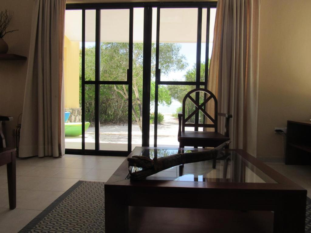 Two Bedroom Beachfront Villa סלסטון מראה חיצוני תמונה