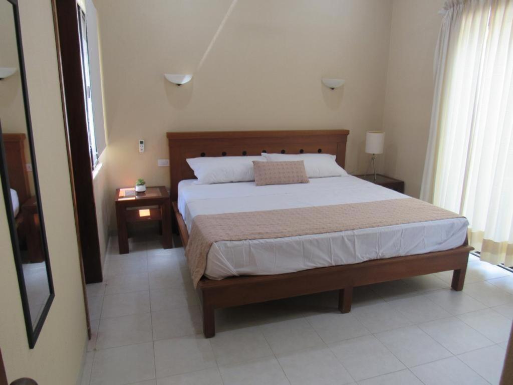 Two Bedroom Beachfront Villa סלסטון מראה חיצוני תמונה